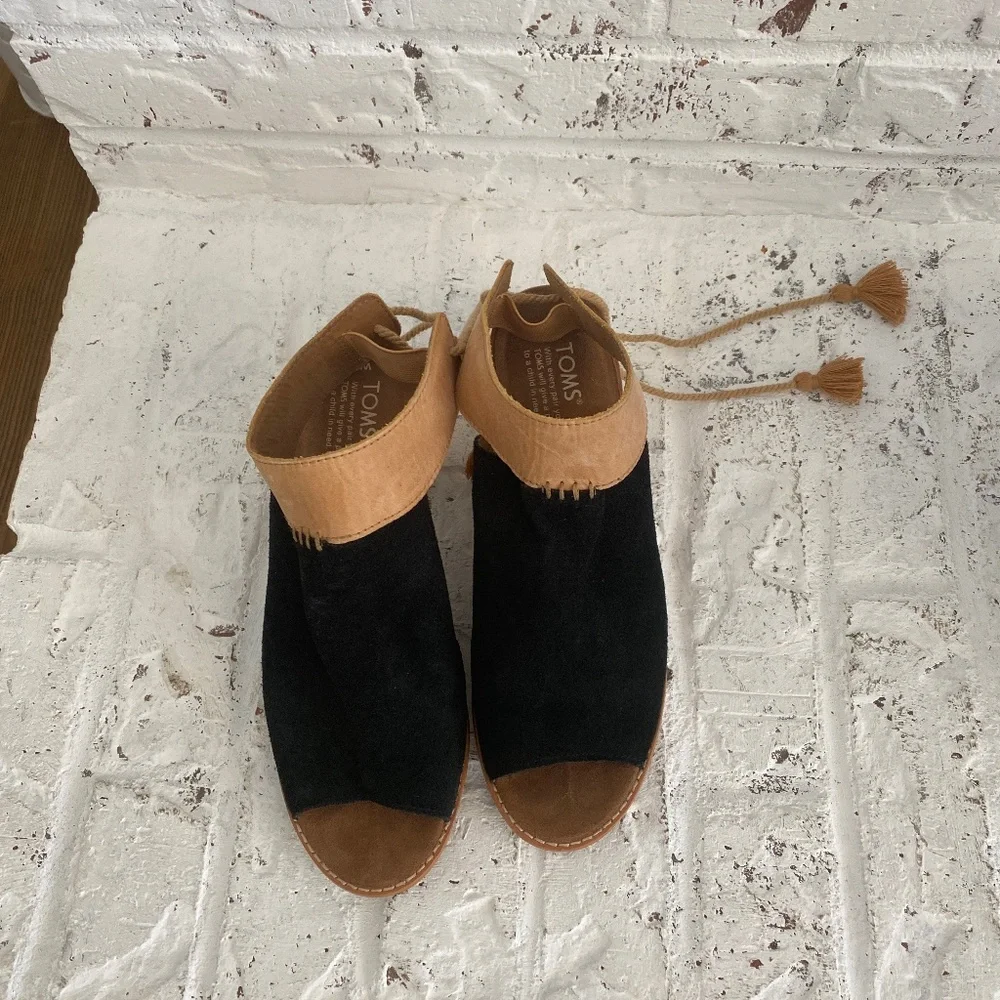 Toms - Picture 1 of 3